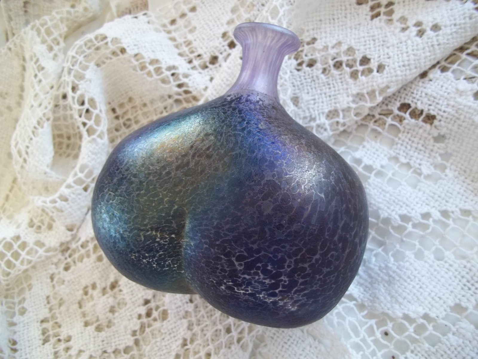 Bertil Vallien Blown Iridescent Glass Vase Kosta Boda Afors Sweden 3.50 x 3.50