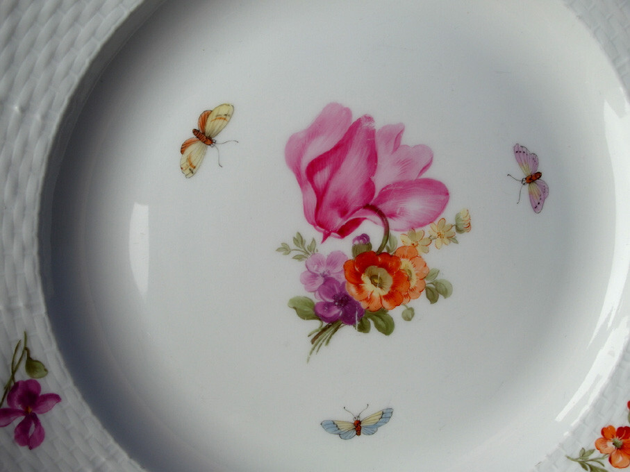 KPM Porcelain Plate Old- Osier Edge Flowers Butterfly, around 1919 N1 G151
