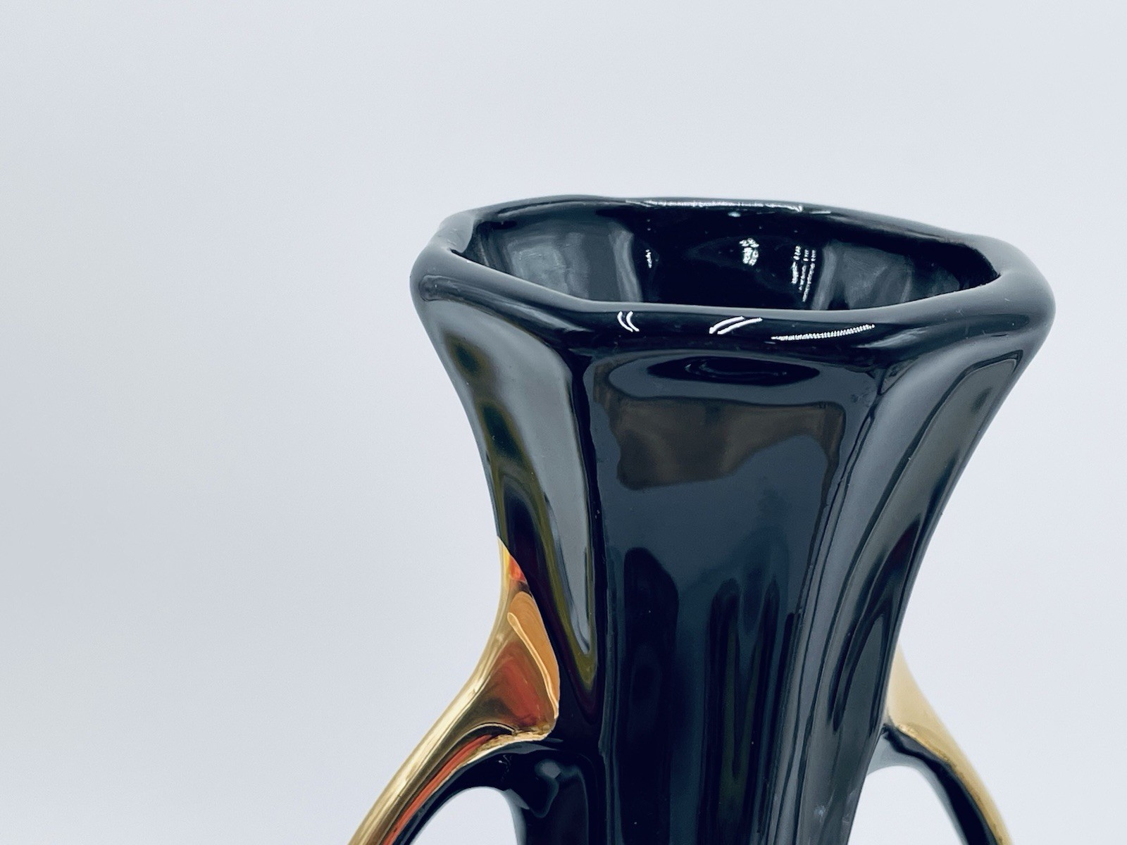VTG Glossy Black Gold Double Handle Urn Vase Raised 3D Rose Octagon Deco MCM 8″
