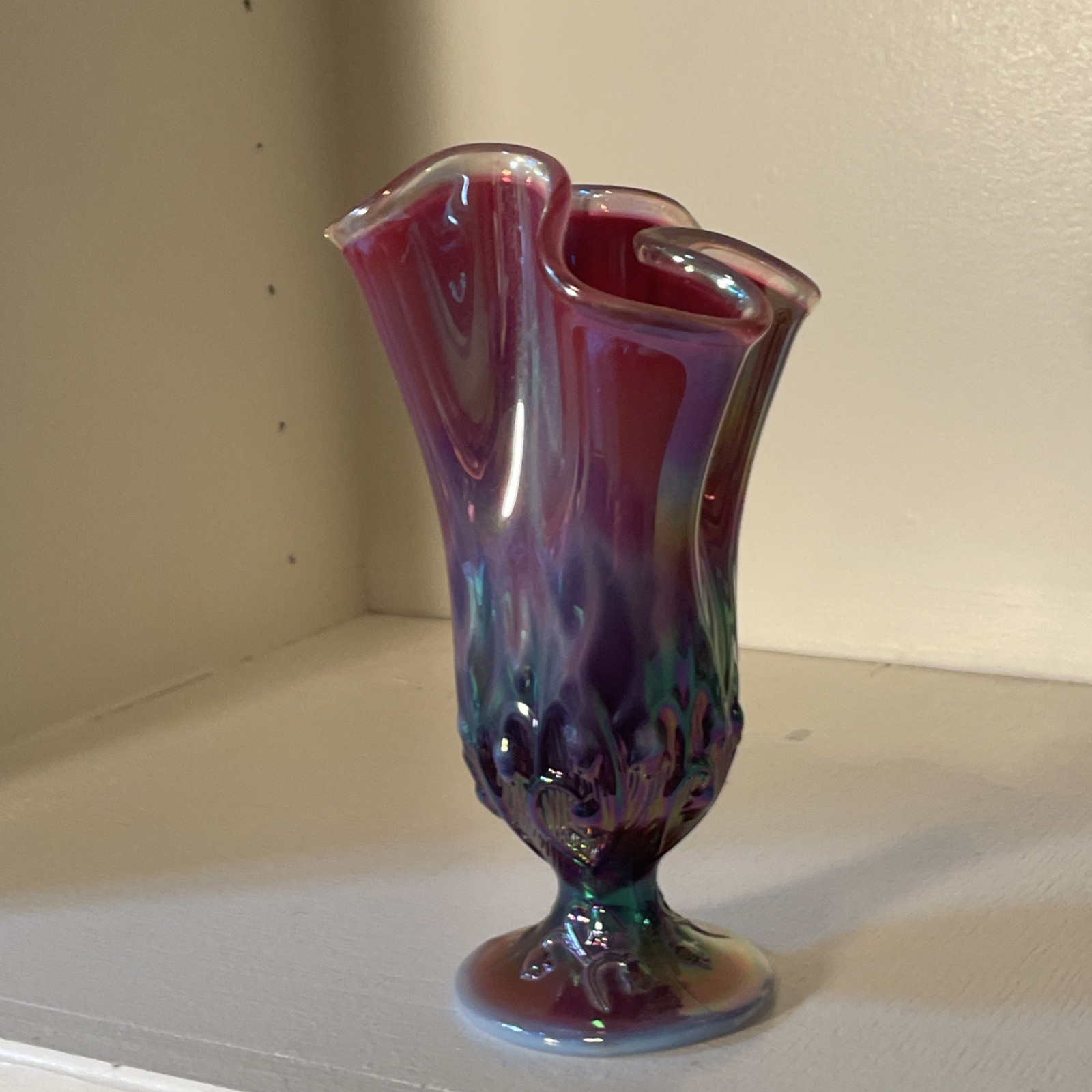 Fenton**IRIDESCENT PLUM OPALESCENT LILY OF THE VALLEY HANKERCHEIF VASE**Vintage