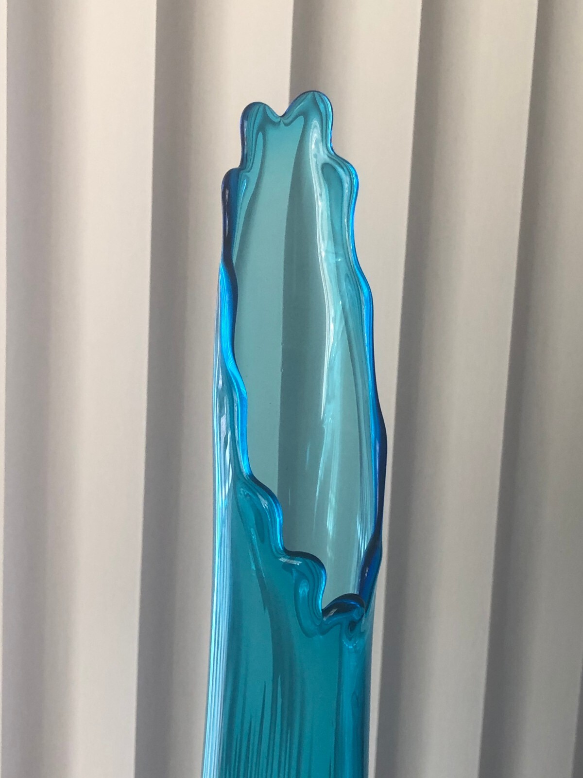 VINTAGE FENTON COLONIAL BLUE 22″ SWUNG VASE 1965-77