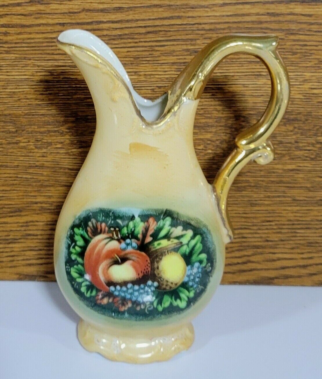 Vintage Enesco Bud Vase Pitcher 5″ Tall Gold Trim Fruit Scene Made in Japan MCM