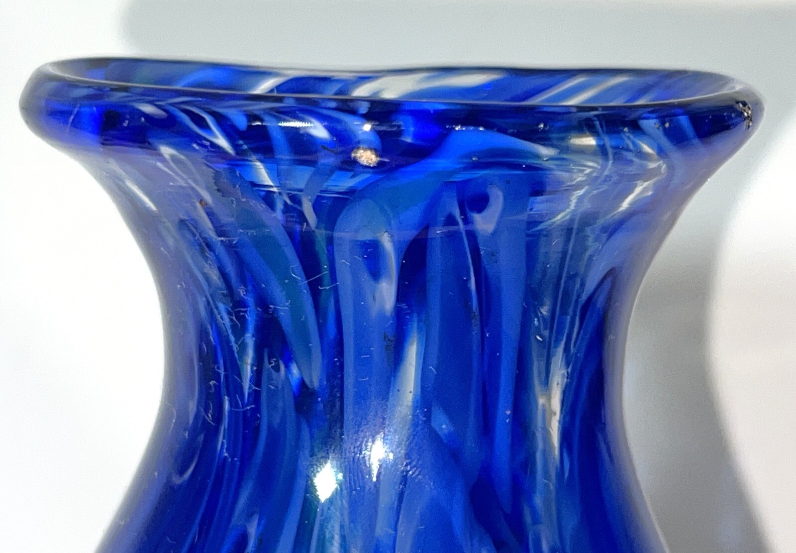 Vintage Cobalt Blue Clear White Hand Blown Art Glass Swirl Flower Vase 5 3/4″