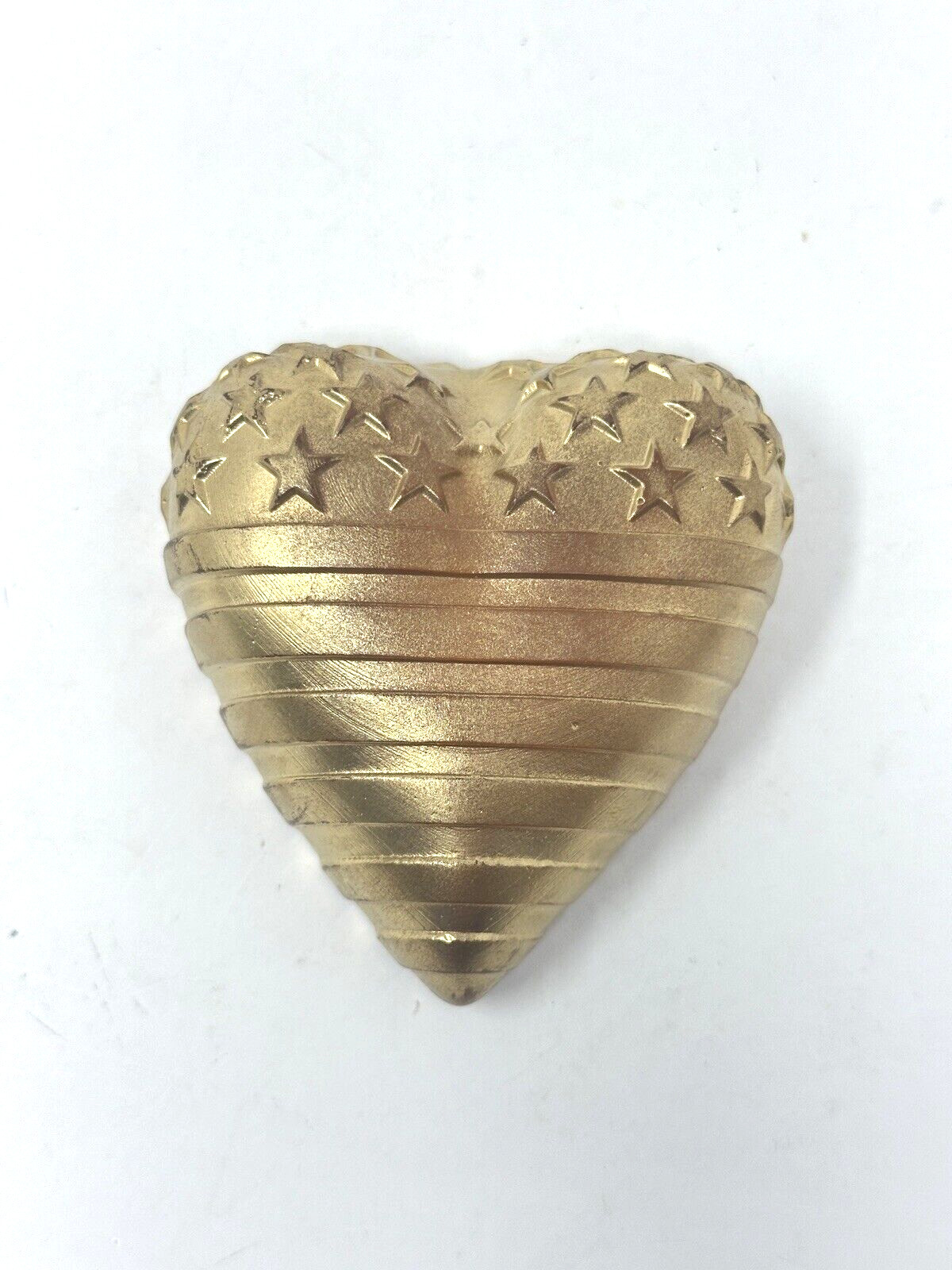 Robin Lehman Cast Art Glass Patriotic Gold Heart Paperweight 3″ Stars & Stripes