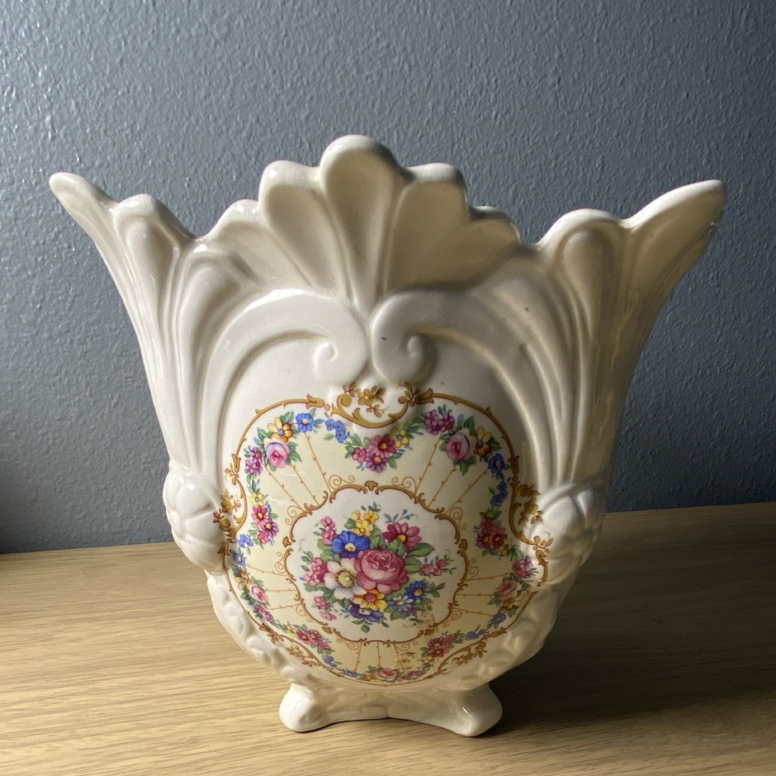 Vintage Rococo Revival style ceramic planter/vase, inspired by 19t Old Paris