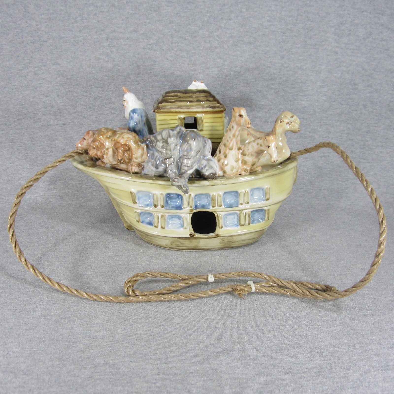 Louisville Stoneware Pottery Noah’s Ark Birdhouse – Excellent Condition