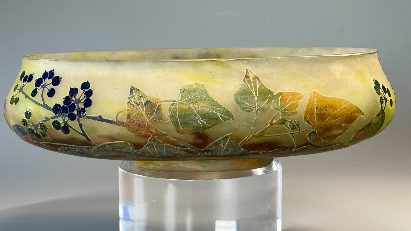 Daum, Nancy. “Lierre”, a large oval bowl. 1910 circa