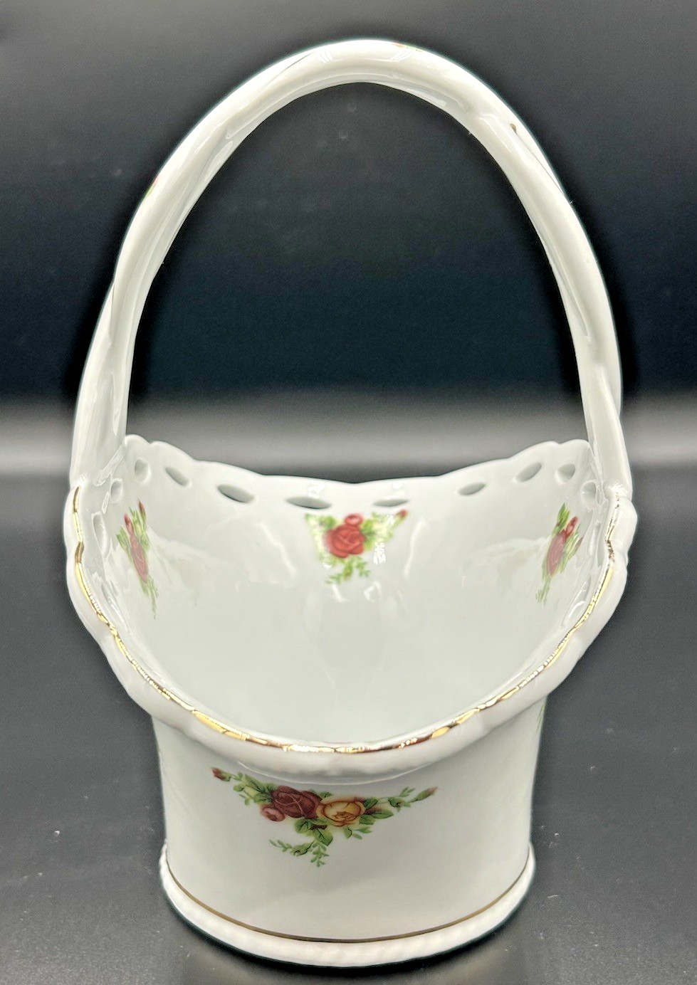 Royal Albert Old Country Roses @1962 Beautiful Basket w/Braided Handle