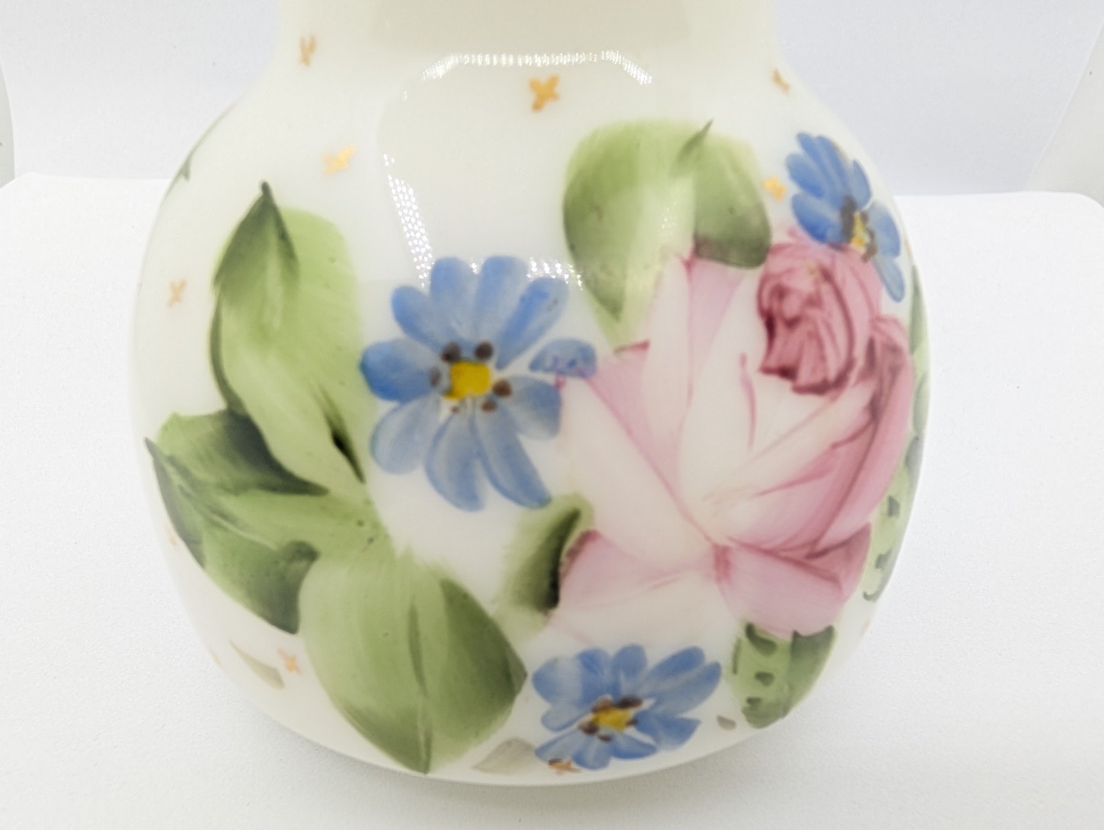 Fenton Vase Milk Glass Art Gold Star Charleton Roses Ruffled c1940-1959 5.5″