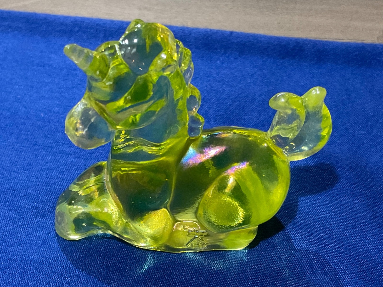 Vintage BOYD Uranium Vaseline Unicorn Yellow Opalescent Glass Mint Condition !!