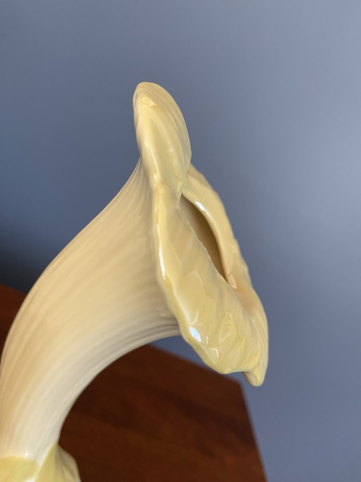 VTG Belleek Sunflower Trumpet Lily Flower Vase IrishArt Ivory/Pale Yellow 7-5/8″