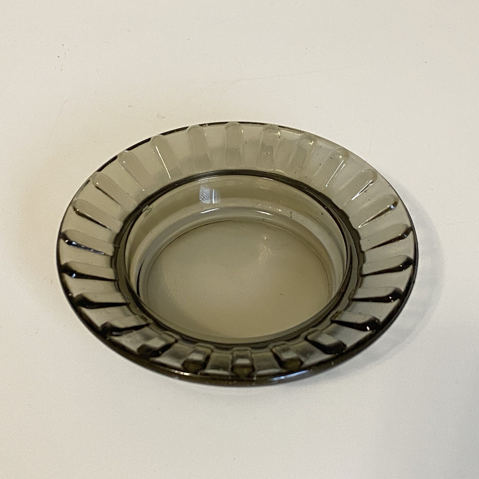 Vintage Smoke Gray 4.75” Round Glass Ashtray With Ribbed Rim MCM