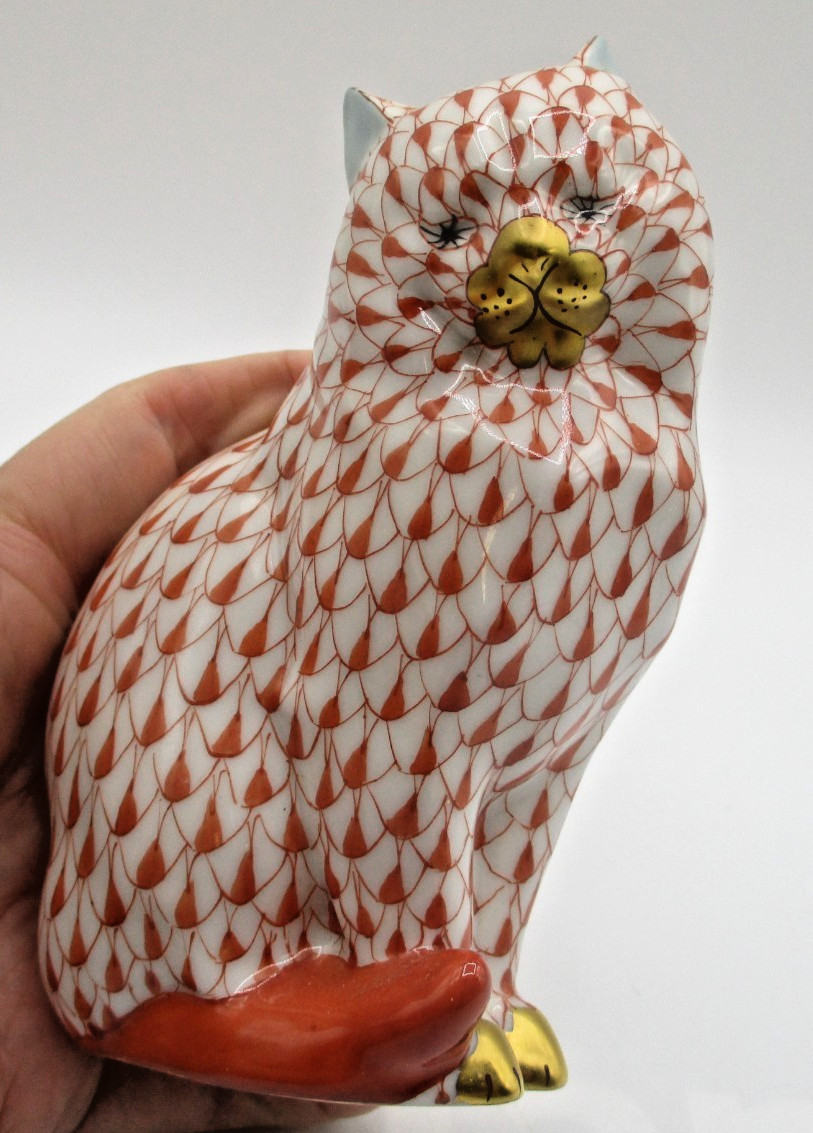 HEREND RUST FISHNET SITTING CAT FIGURINE ~ 4 1/2″ ~