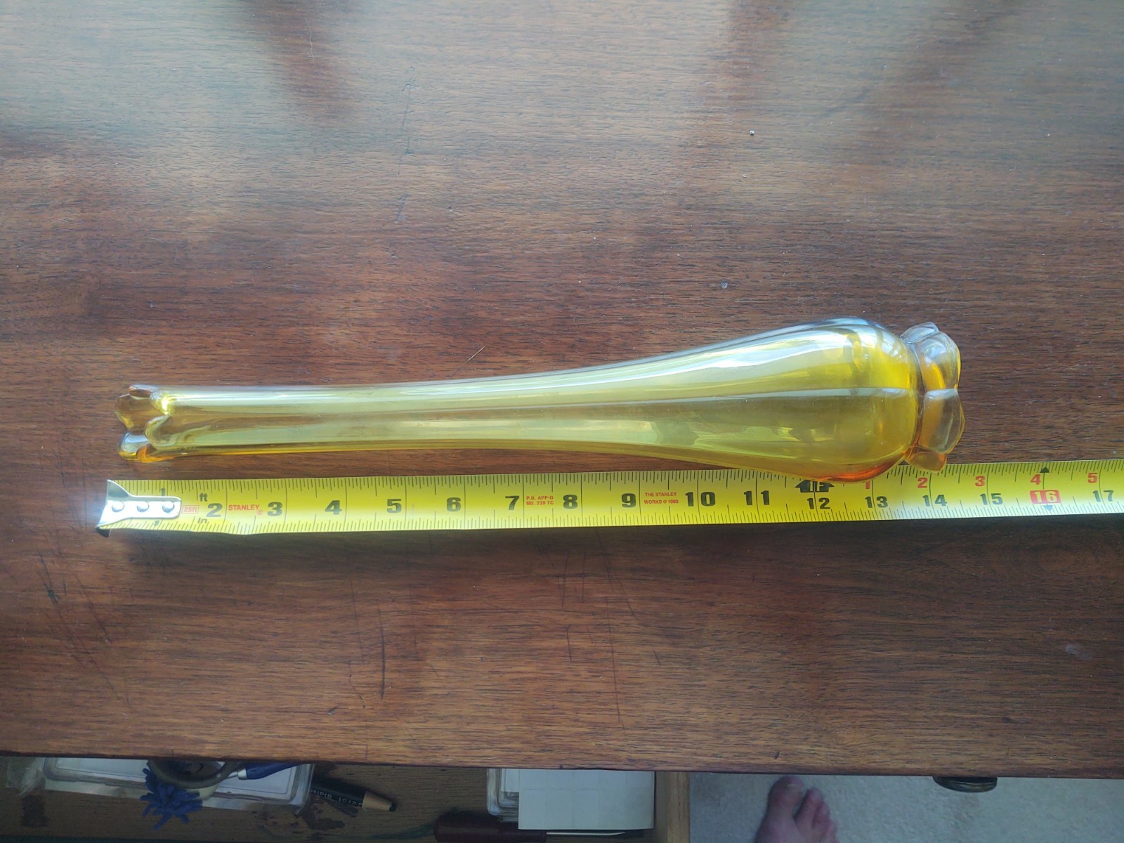 Vtg MCM L.E. SMITH Art Glass Amber Cased Swung 14” inch Bud Vase.