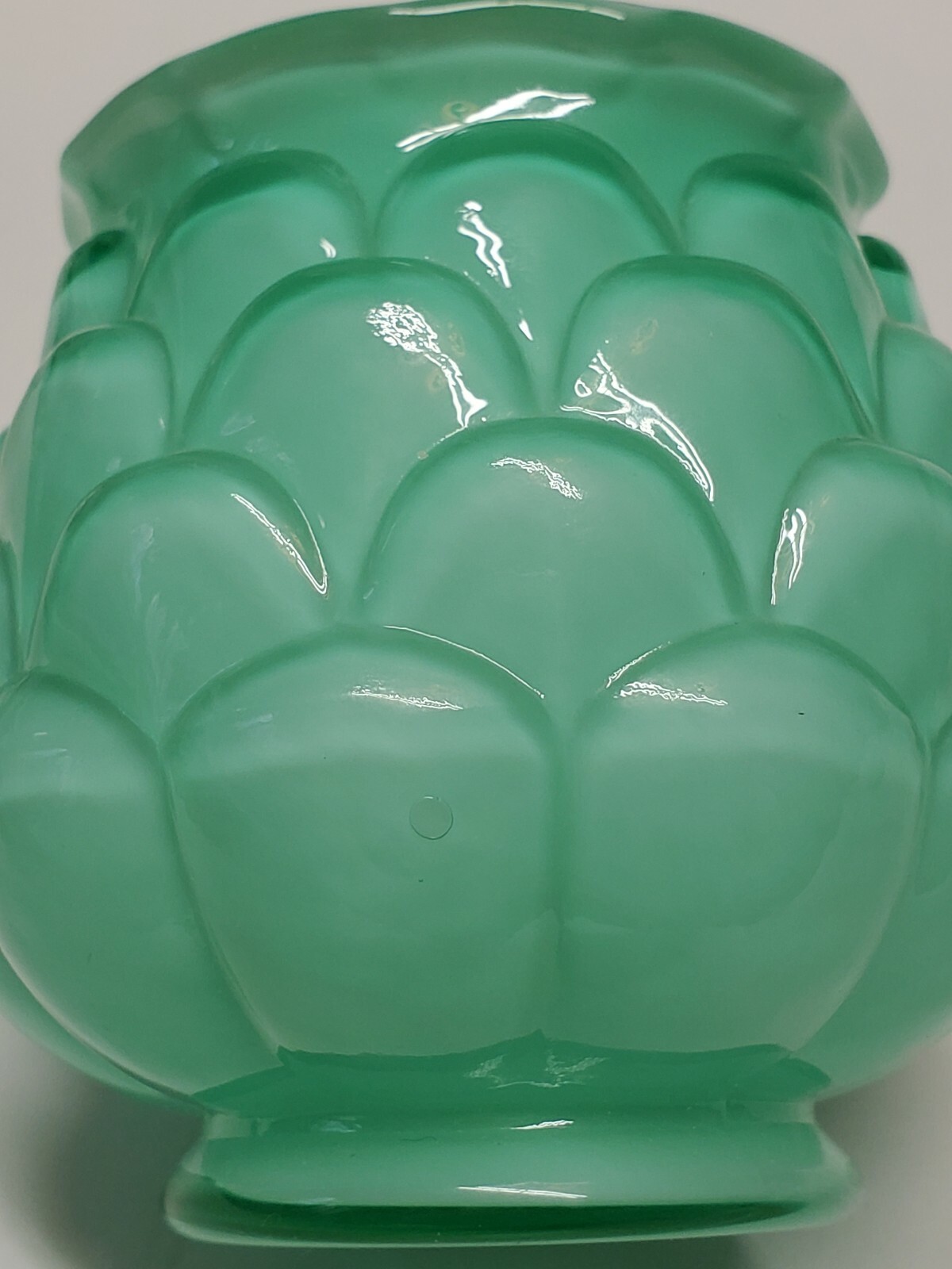 VINTAGE FENTON GREEN OPALESCENT JACQUELINE VASE AVOCADO ART GLASS COLLECTIBLE