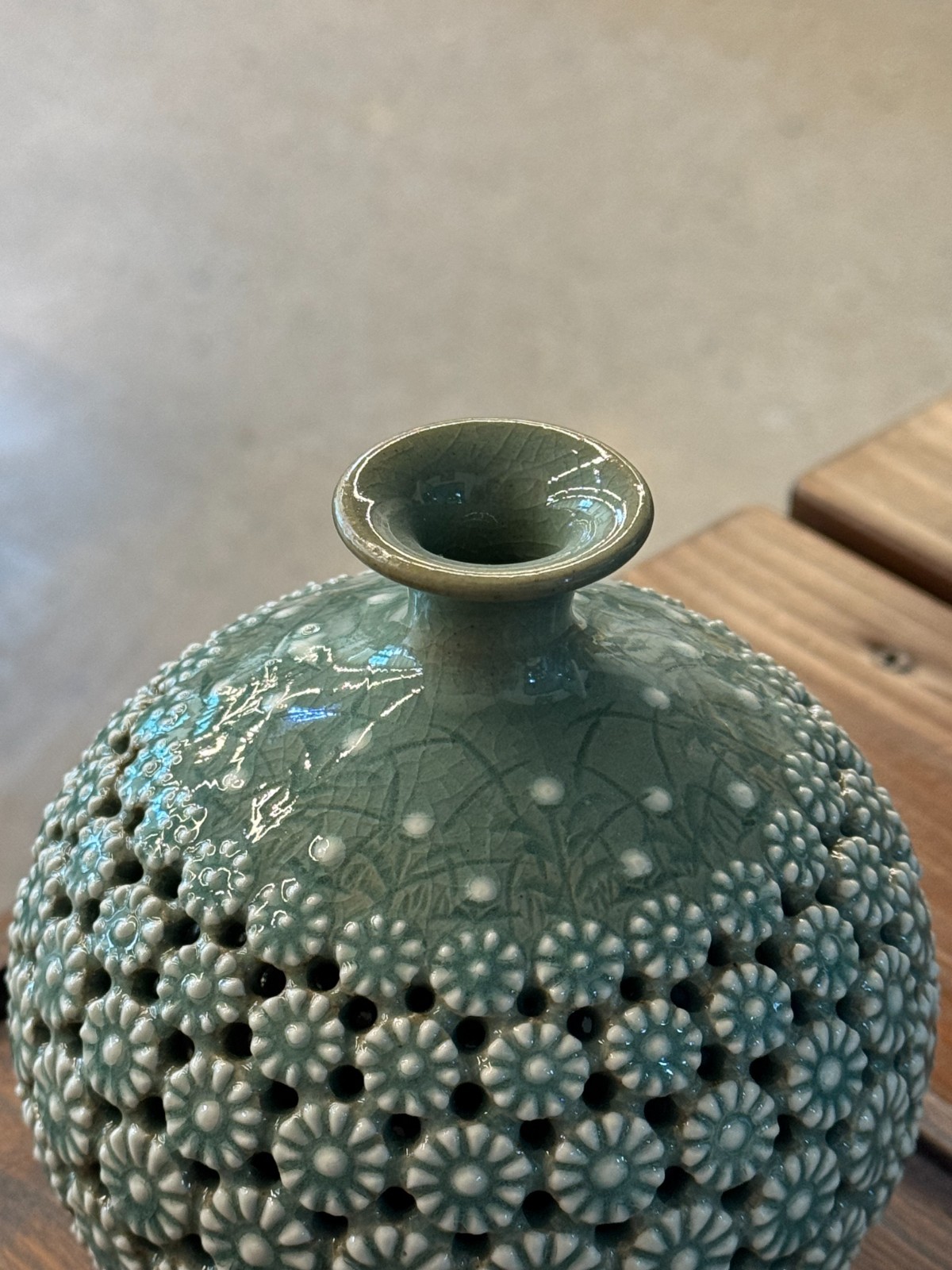 Korean Celadon Vase Openwork Chrysanthemum Flask 5.9in Master Ceramist Signed