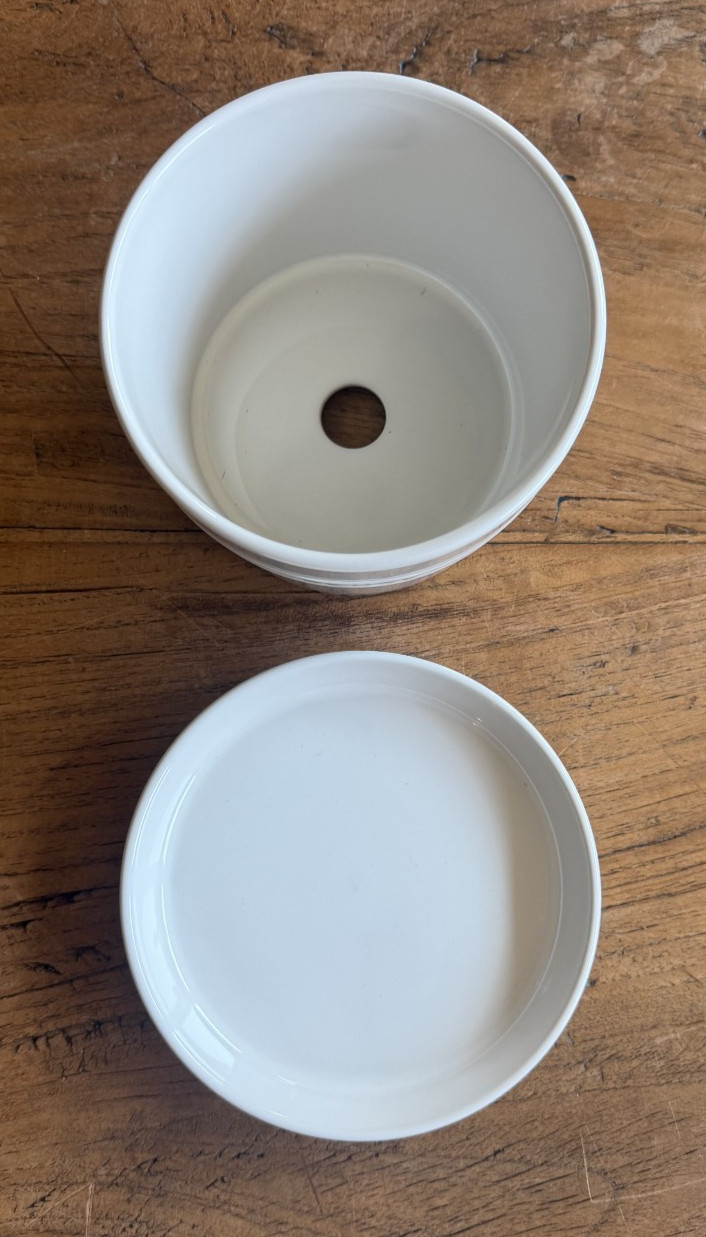 Le Creuset Stoneware 14 cm Herb Planter with Tray Meringue NEW