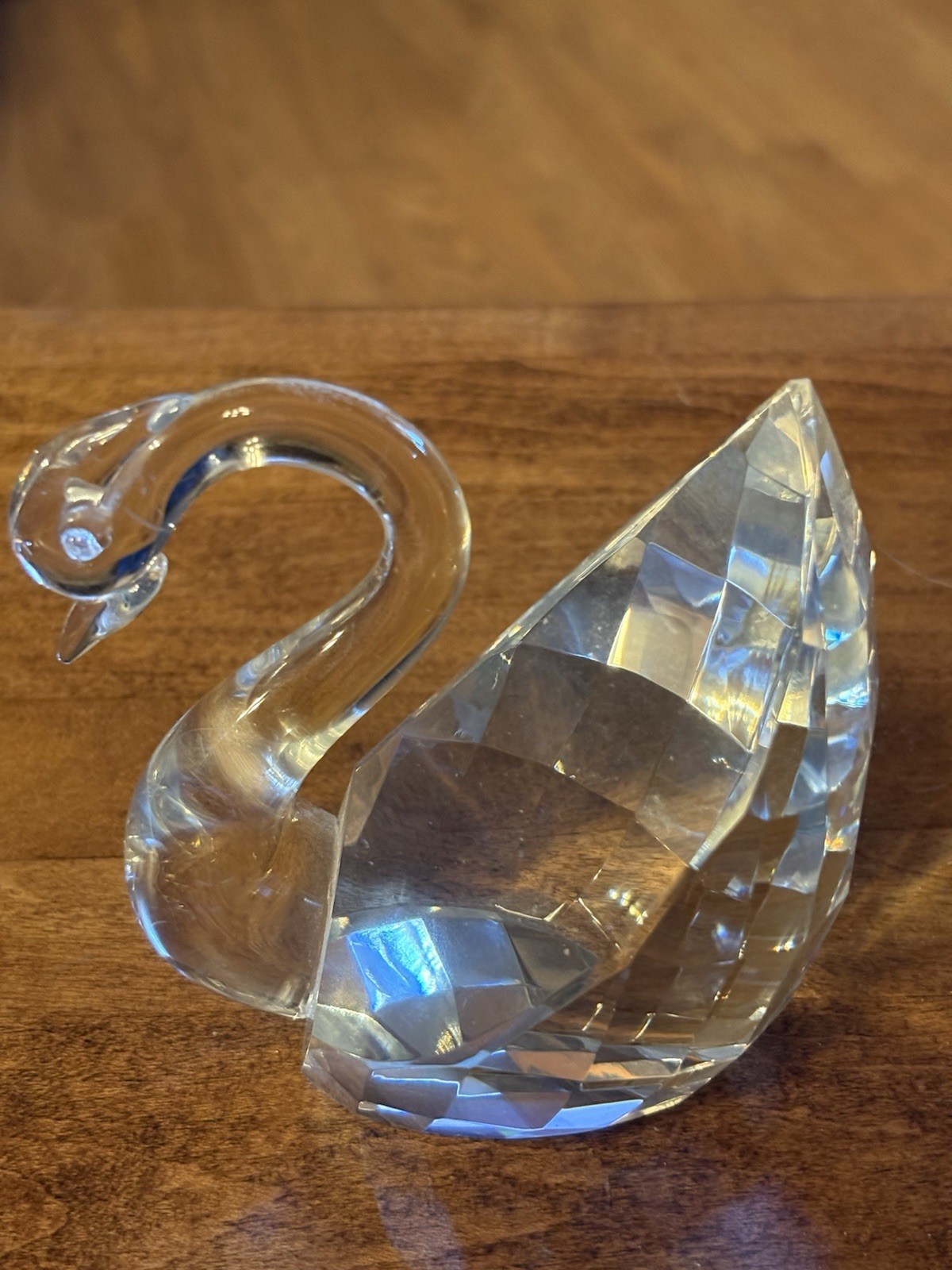 BEAUTIFUL FACETED CRYSTAL GLASS SWAN FIGURINE, CRYSTALS FEATHERS 4” TALL