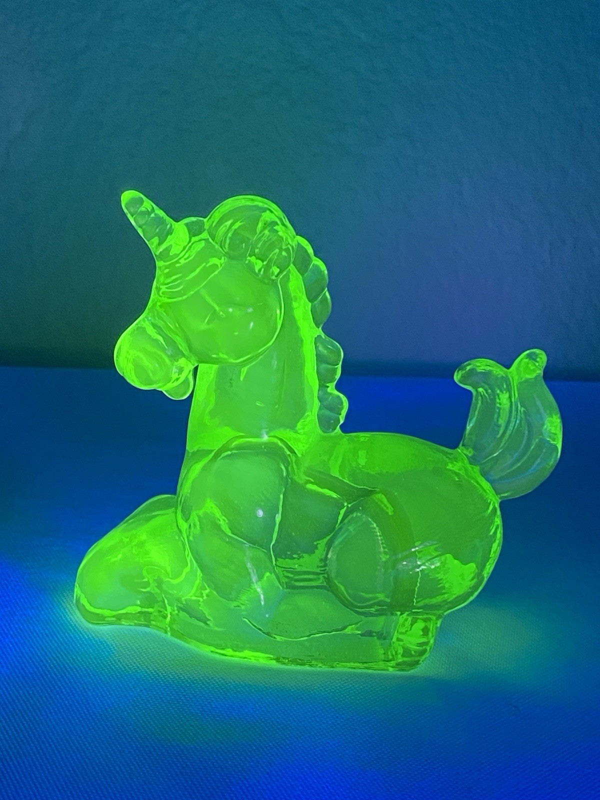 Boyd Glass “LUCKY The Unicorn” #6 Peridot Vintage 8/6/1984 Uranium GLOWS