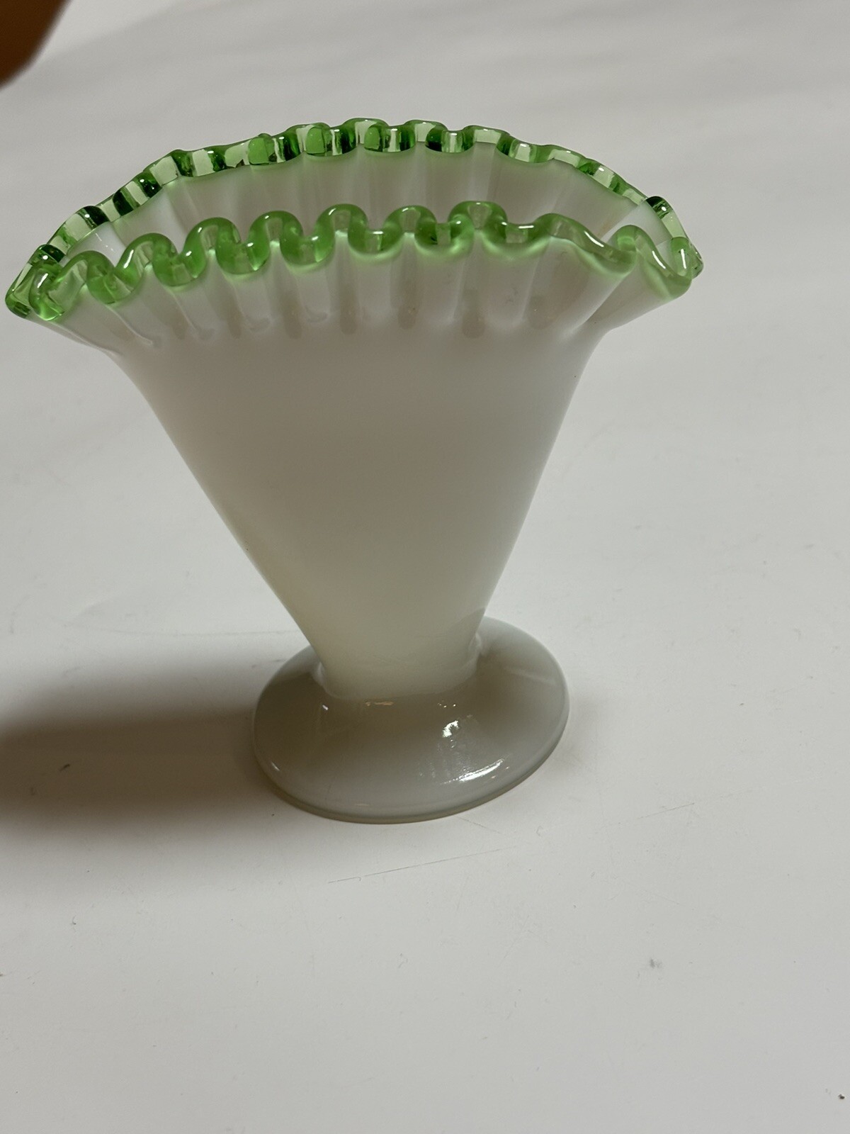 Vintage Fenton Emerald Green Crested White Milkglass Fan Vase 4 1/4 inch
