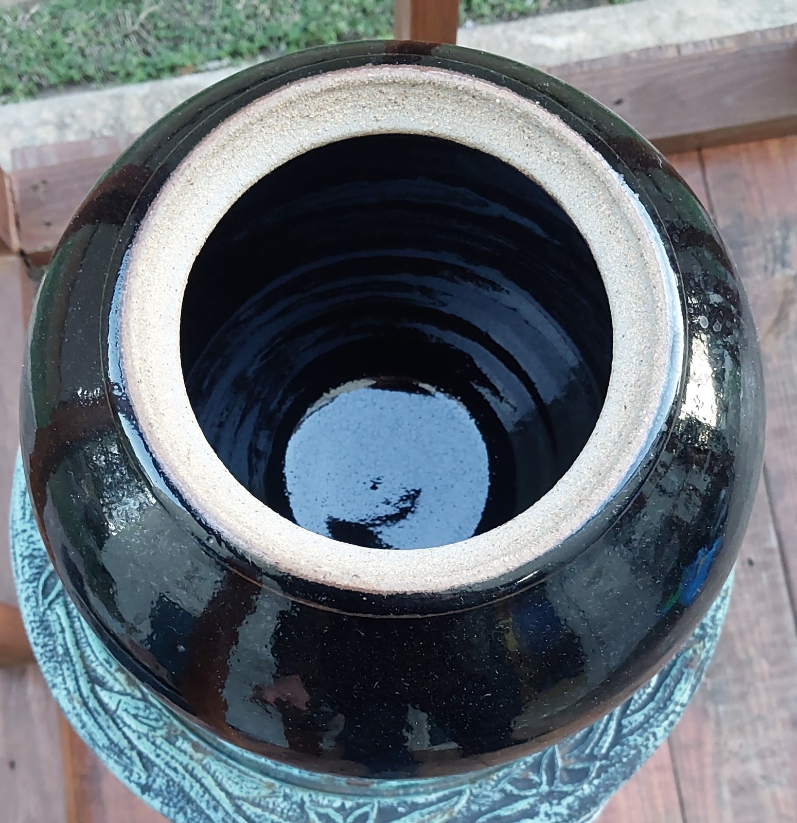 Tenmoku Glazed Stoneware Lidded Ginger Jar/ Urn . Artist Signed