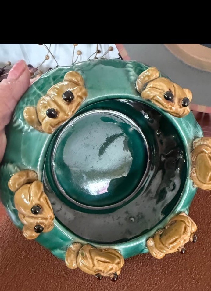 Majolica 6 Frog 6.5 Inch Planter