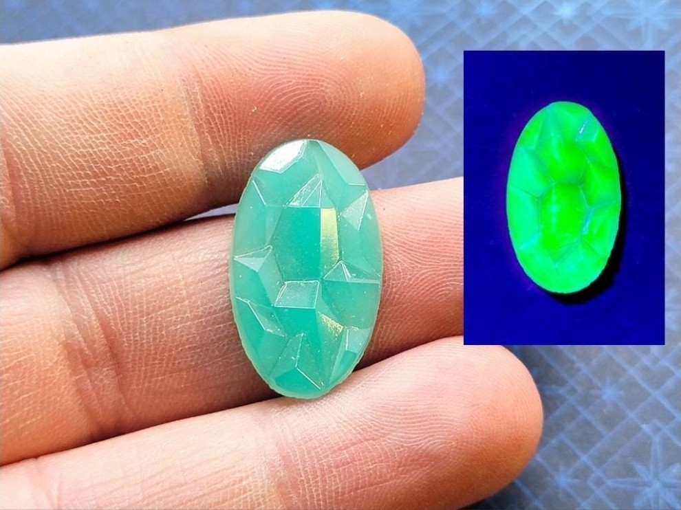 Vintage Geode Uranium Glass Cabochon Mint Color 1930s Pressed Glass