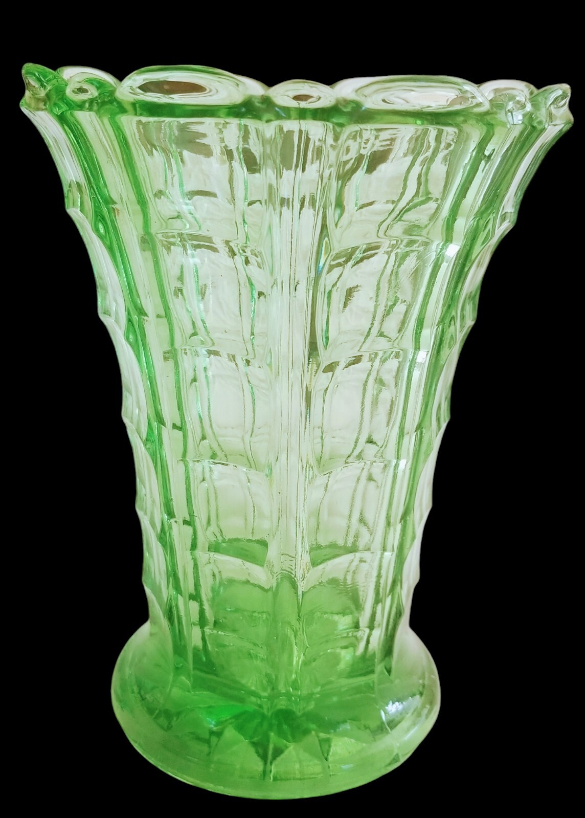 Vintage Tiffin Green Textured Glass Vase Flared Scalloped Top 1960/70’s