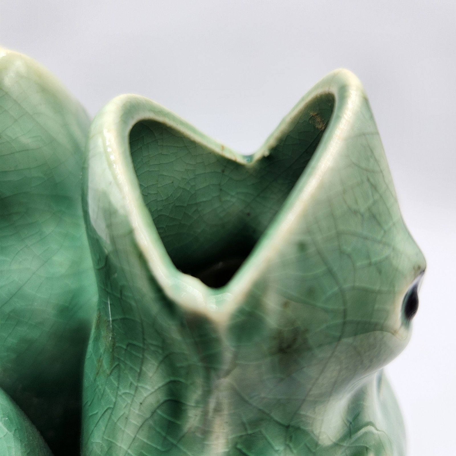 Vintage – Green Ceramic 3 Three Dancing Hugging Frogs Vase – Made in Japan