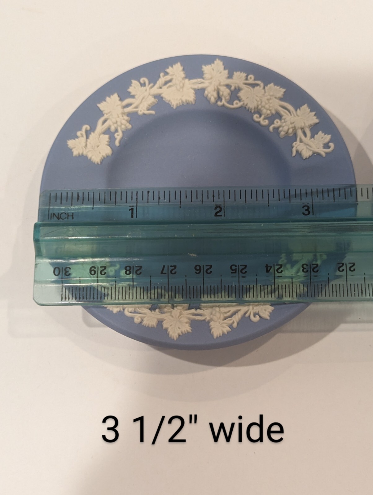 Vtg Wedgwood Jasperware England Blue Grapevine 3.50″ Ashtray Trinket Dish NEW