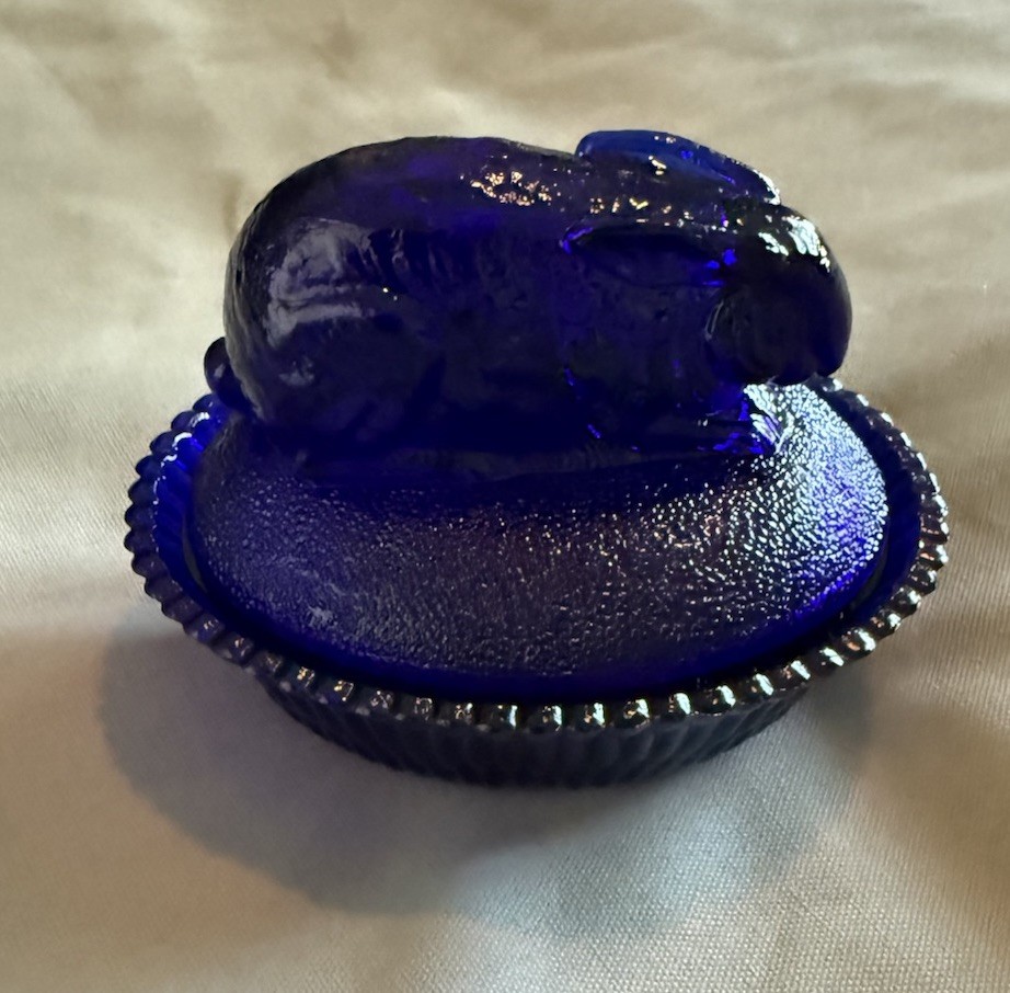 VTG Cobalt Blue Glass Rabbit Bunny On Nest Unmarked Art Glass Candy Dish EUC