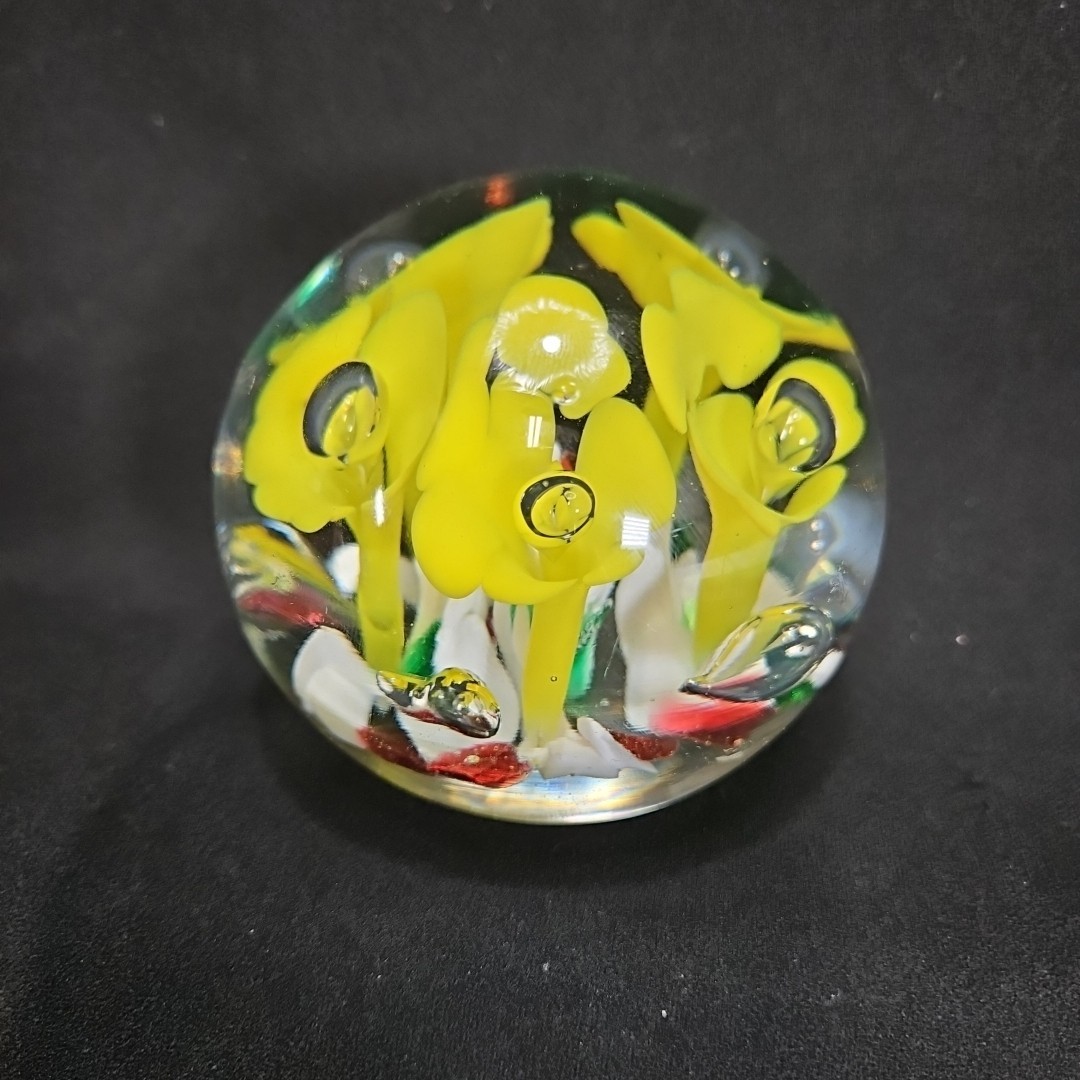 Vintage Art Glass Paperweight Spring Flower Calla Lily Controlled Bubble 3.25”