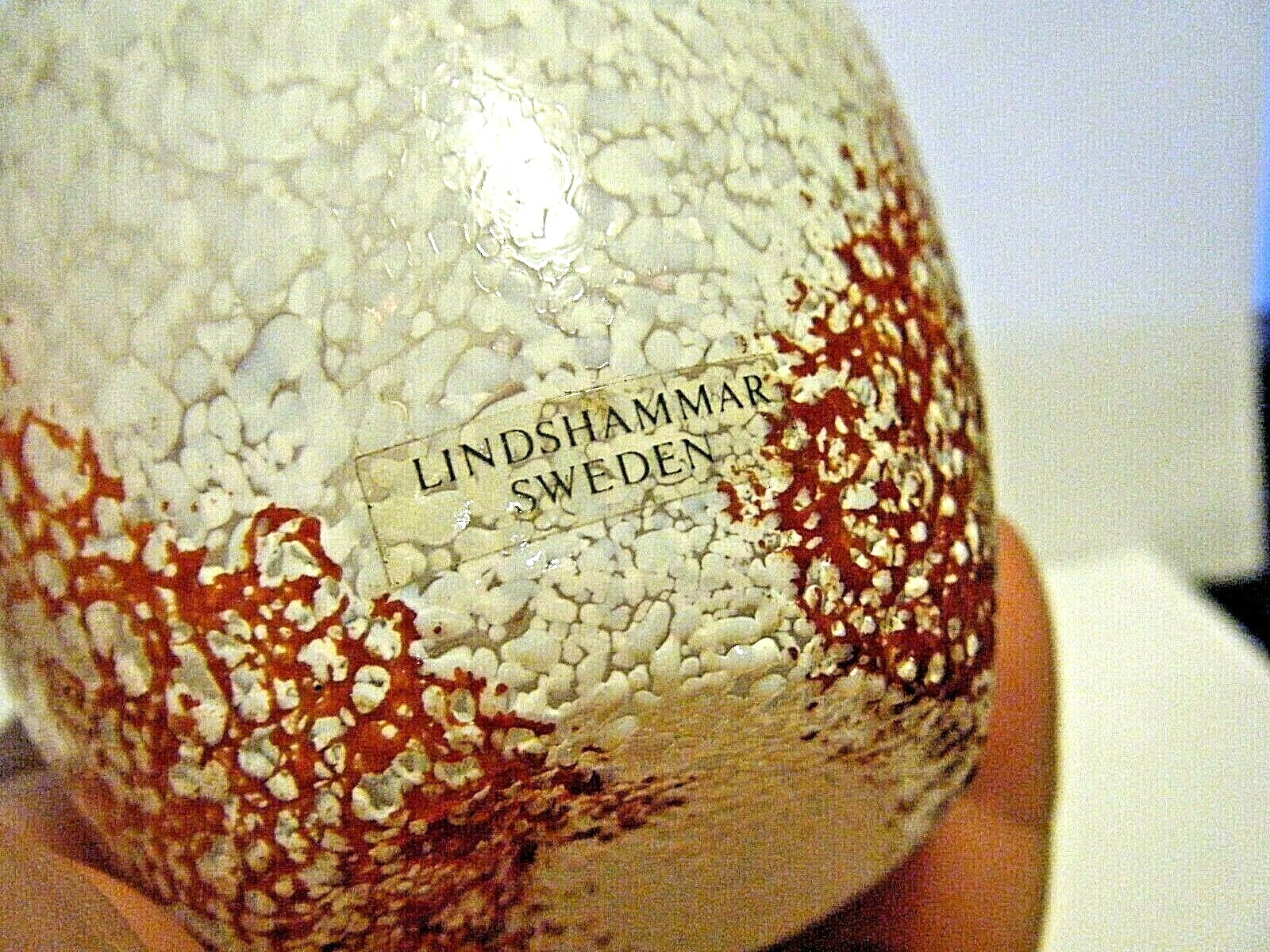 Lindshammar Sweden 4″ Vintage Modern Speckled Art Glass Vase