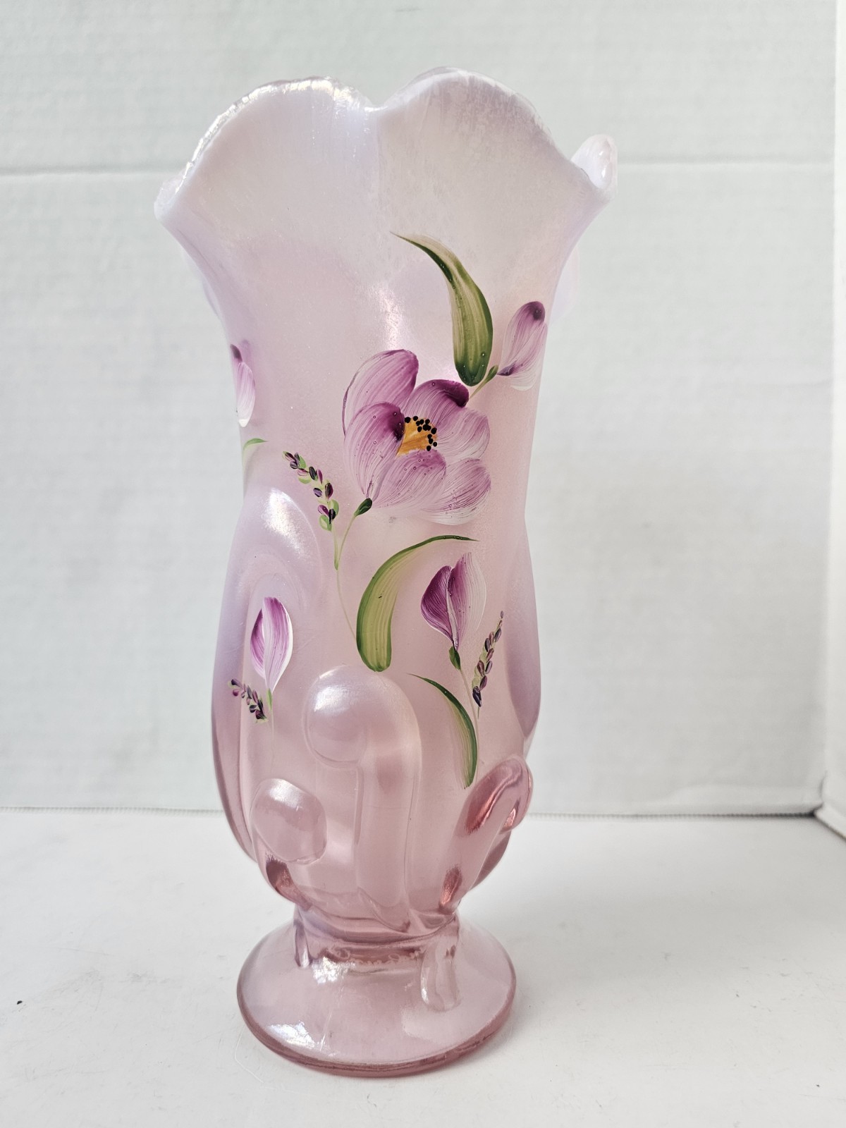 Fenton 2005 Tulip Rosemilk Opalescent Glass Swung/hankercheif Vase Signed