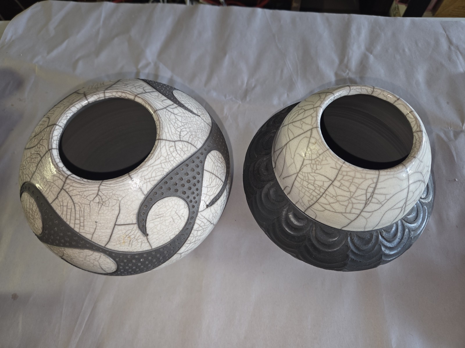 Beautiful Robin Rodgers Crackle Raku Geometric Sculpted Tribal Vases Signed 2006