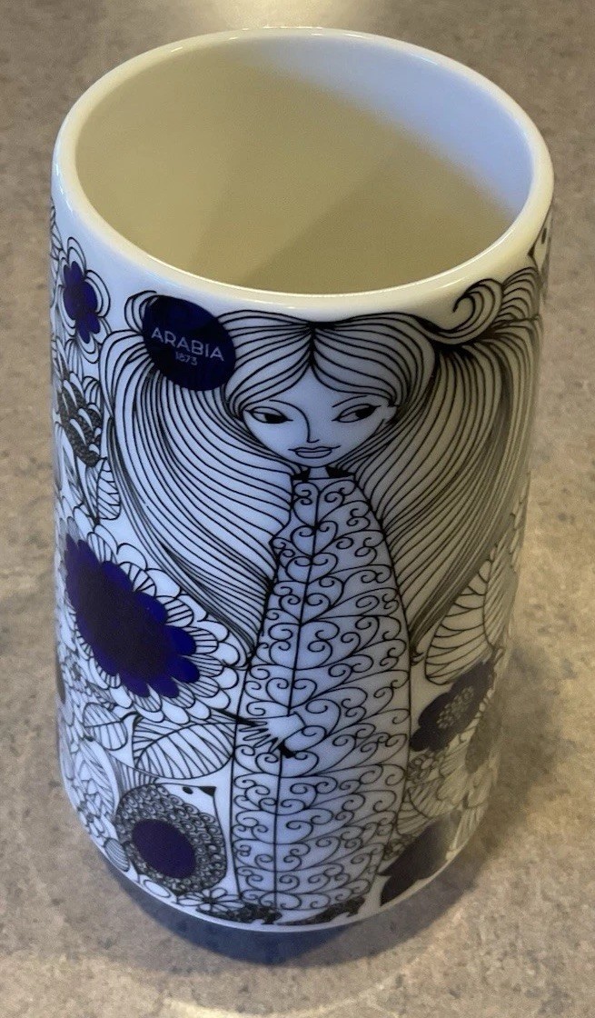 ARABIA :: Vintage “Pastoraali” 7 1/2” VASE Esteri Tomula 1873 Black/Blue FINLAND