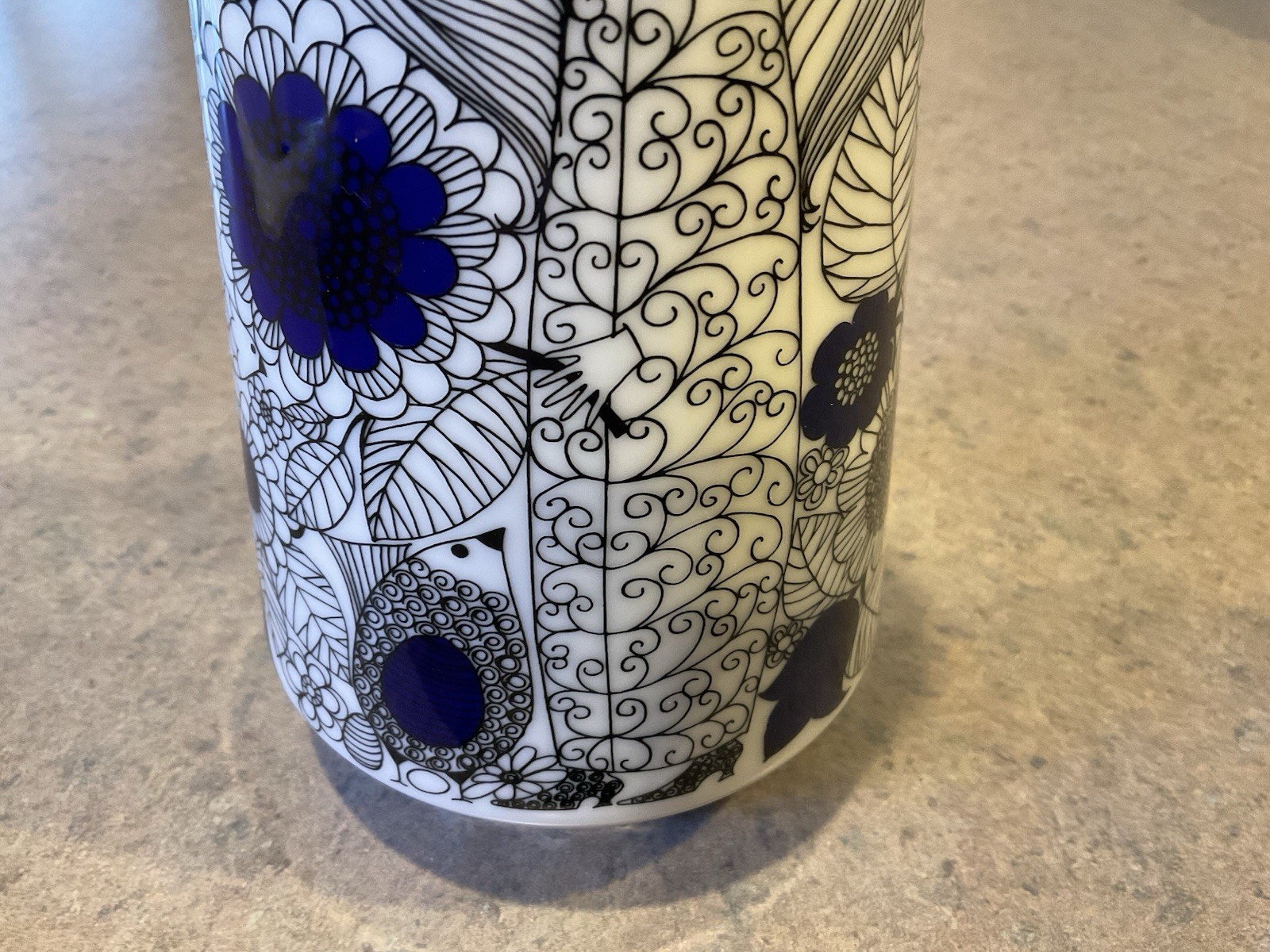 ARABIA :: Vintage “Pastoraali” 7 1/2” VASE Esteri Tomula 1873 Black/Blue FINLAND