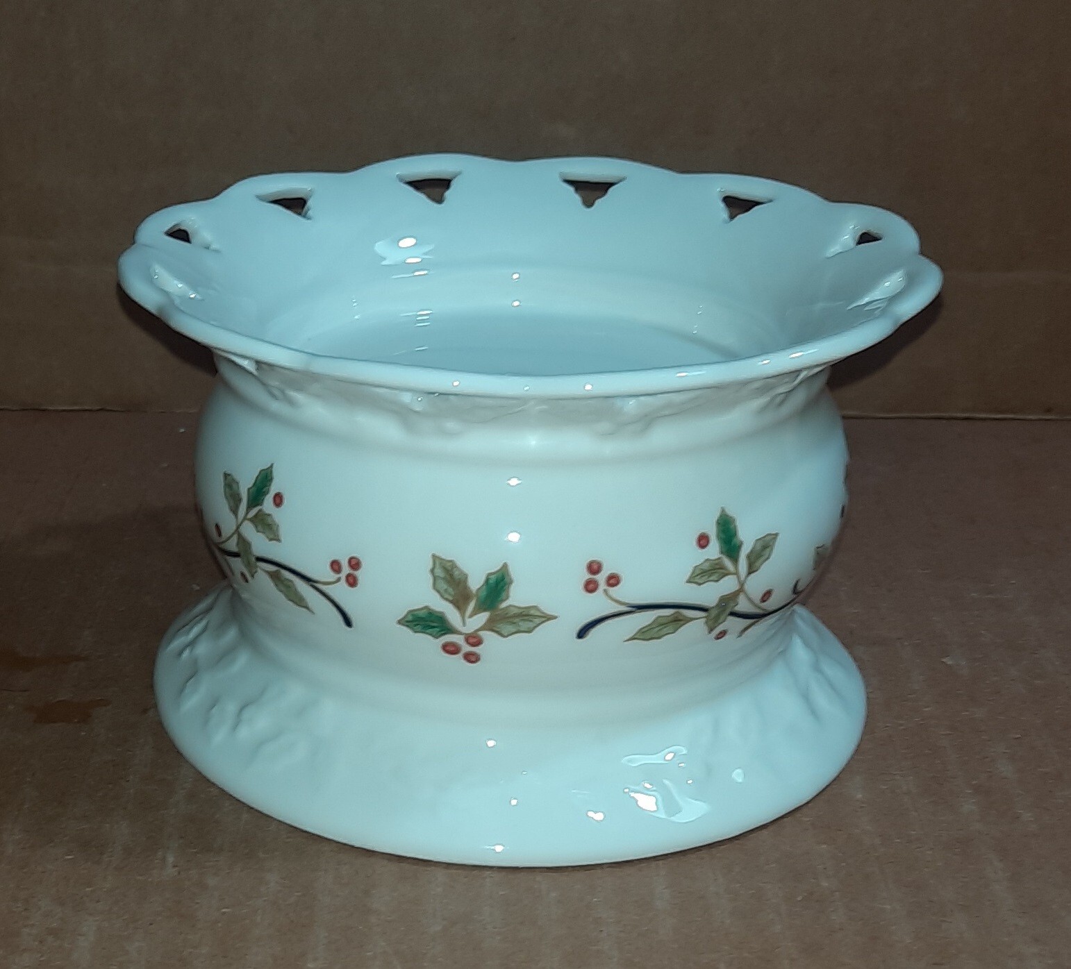 Candle Holder Mikasa RL050 “Holiday Lace” Pillar 3″
