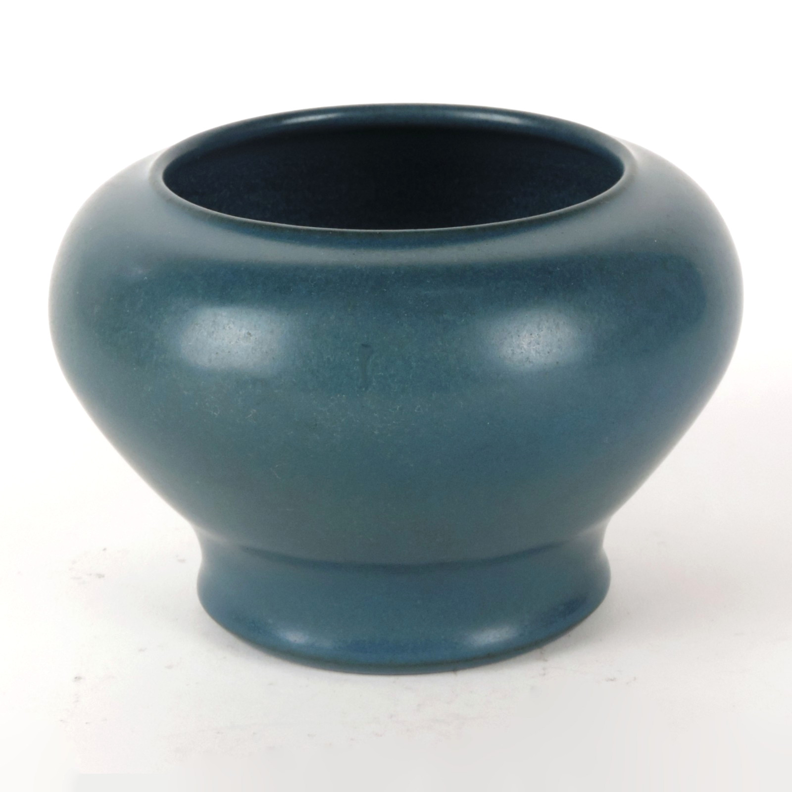 Marblehead Pottery matte blue 5 3/8″ dia squat baluster vase arts & crafts