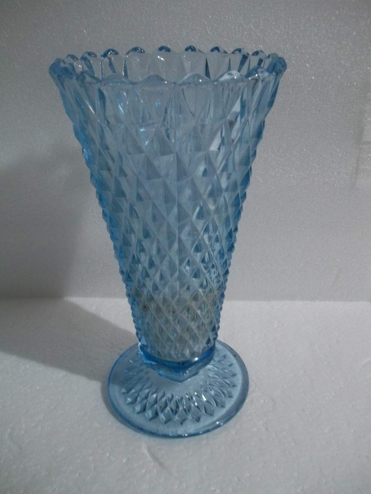 Vtg MCM Indiana Glass Blue Diamond Point Vase: EUC: 8″ Tall