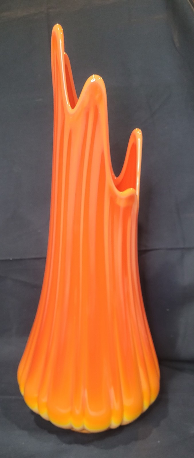 Vintage LE Smith Bittersweet Ribbed Swung Stretch Art Glass Vase MCM 18″