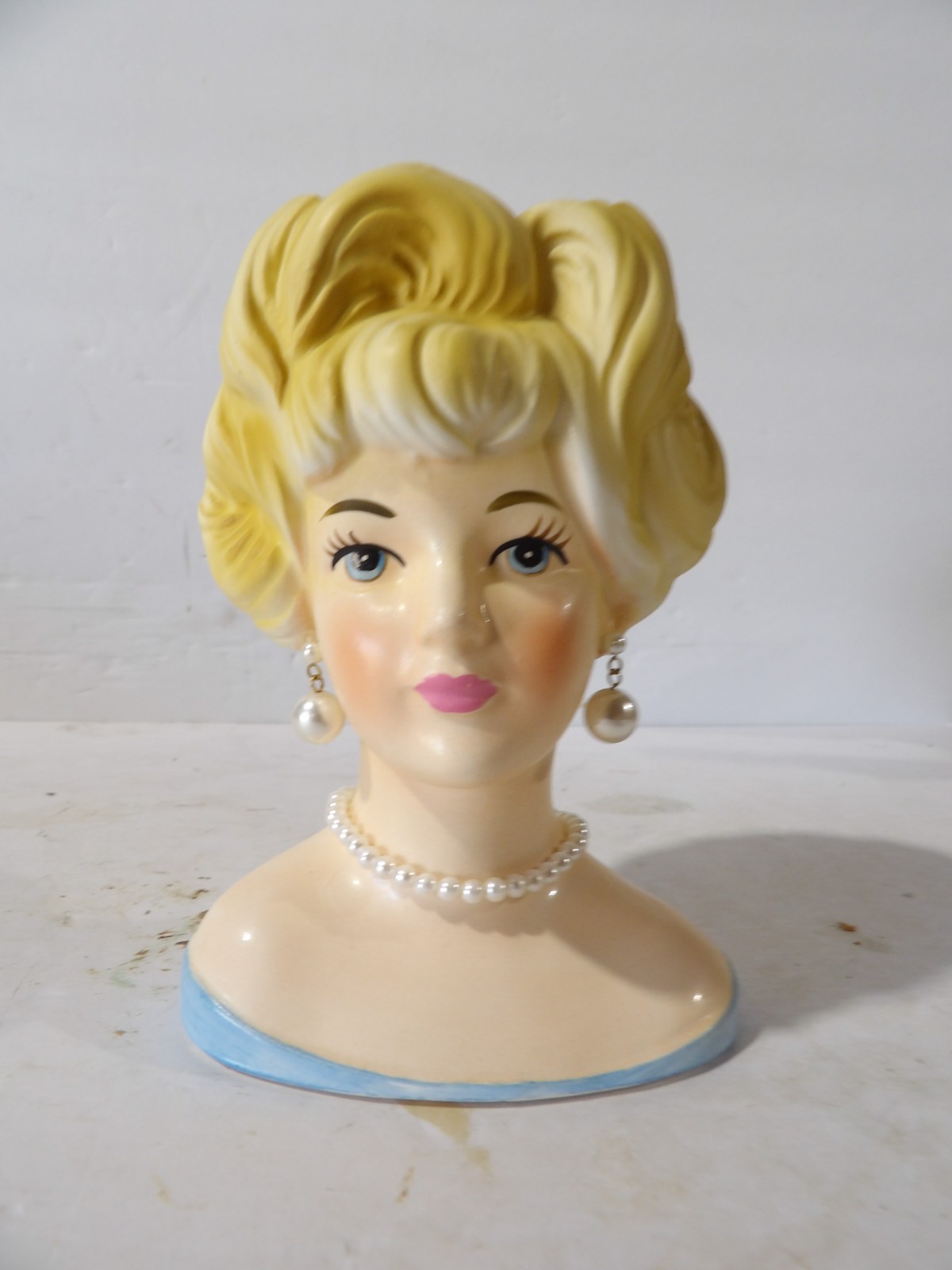 Parma 5 3/4 Inch Lady In Blue Dress Pink Lipstick Head Vase
