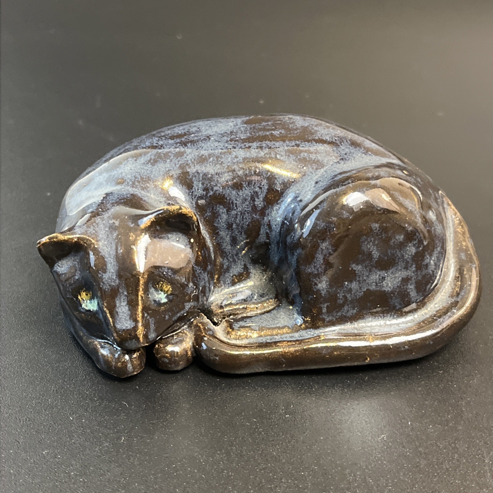 Vtg Raku Style Pottery Sleeping Cat Kitten Figurine Black Figurine 5″ Clay