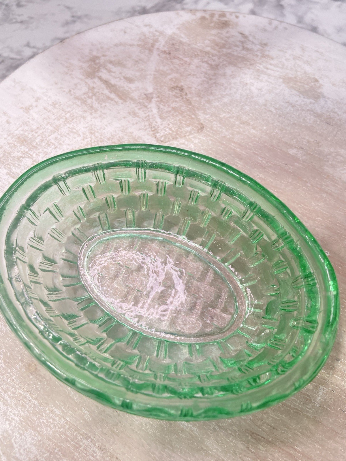 L E Smith Light Green Tint Glass Bunny Rabbit On Nest Small Covered Candy Dish