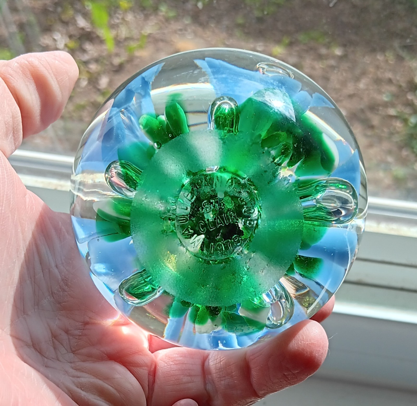 St. Clair – Blue Trumpet Flowers Art Glass Paperweight 1978 Controlled Bubbles