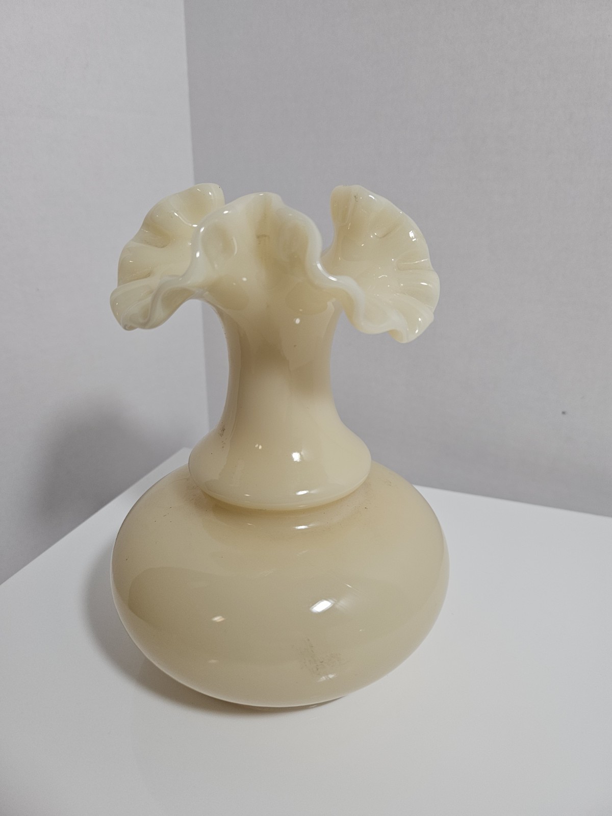 Vintage Fenton Ivory Custard Glass Ruffled Rim Art Glass Vase Beautiful Cream