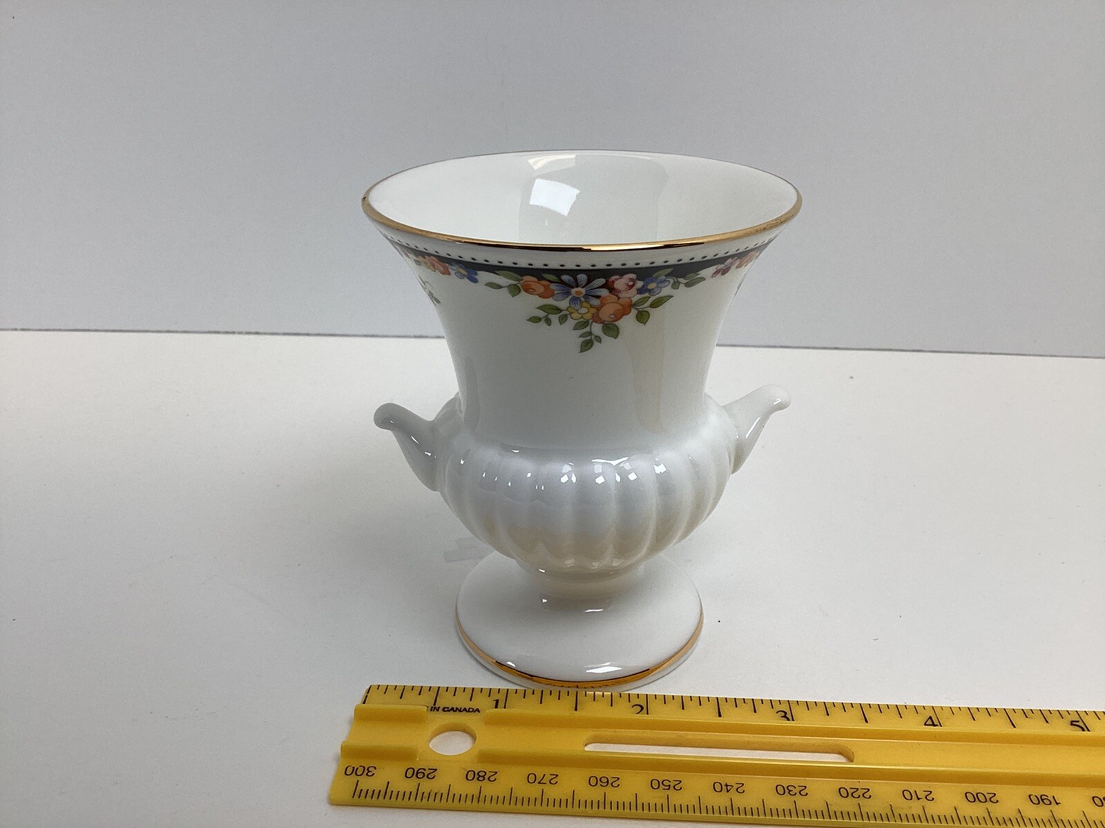 Wedgewood Osborne pattern bone china urn 3.25 inches