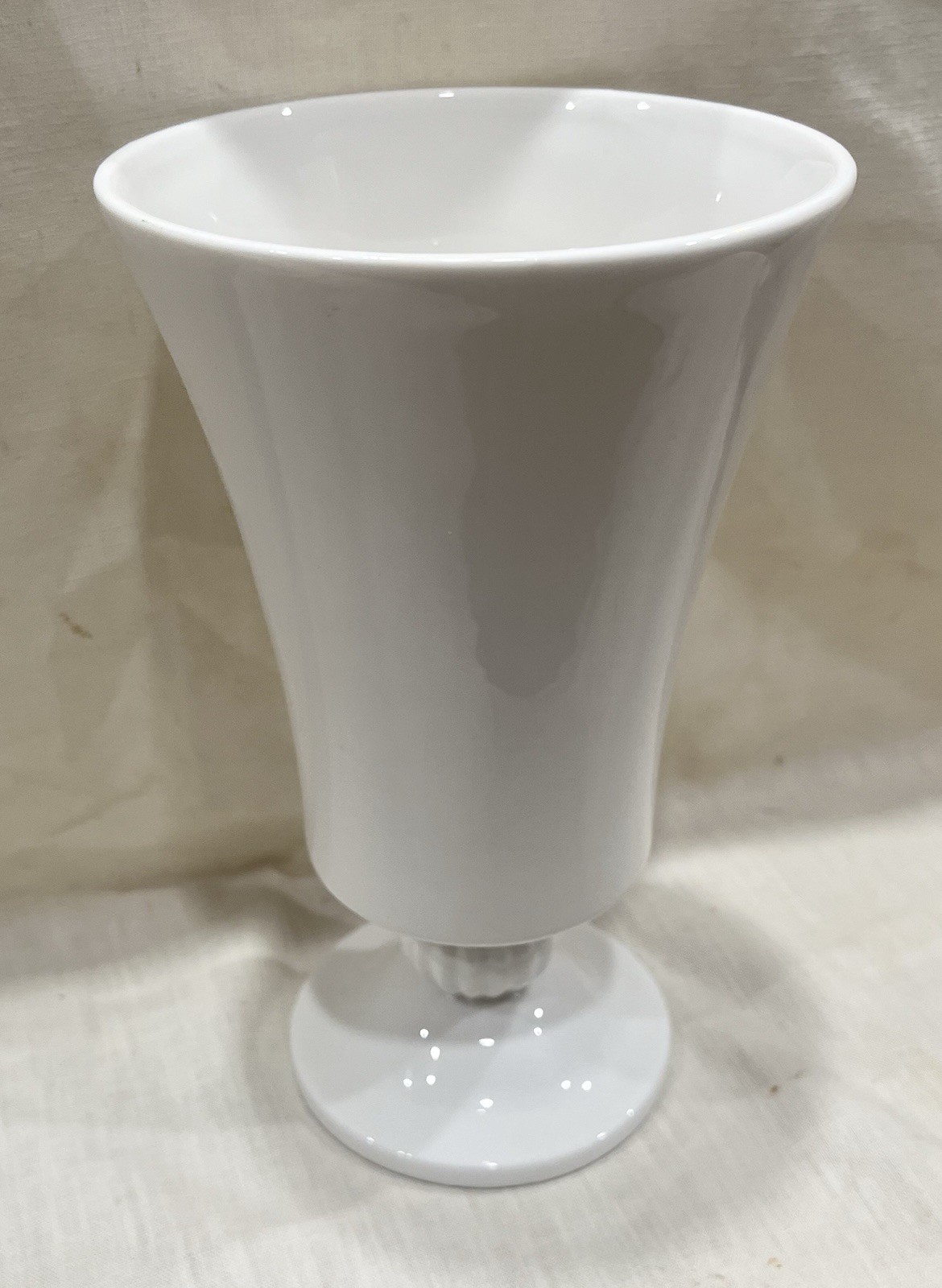 Villeroy & Boch 1748 footed porcelain white vase 8 1/2″