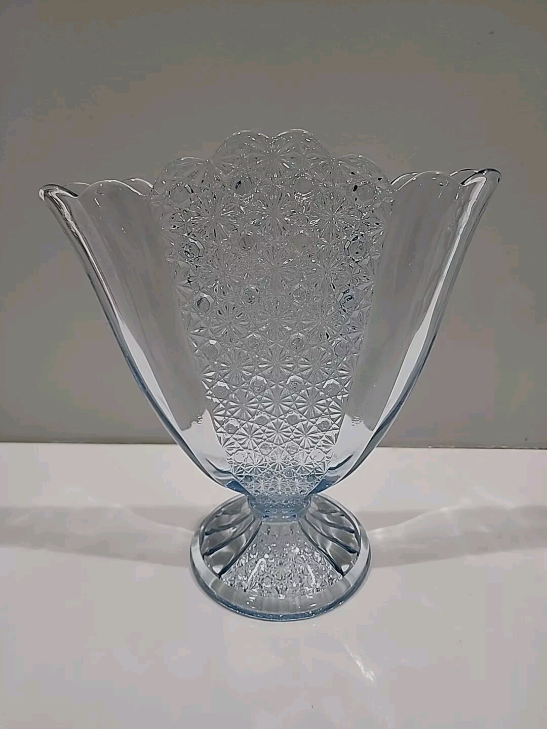 Fenton Glass LIGHT BLUE Daisy Button Fan Vase ~ HARD TO FIND ~ MINT!