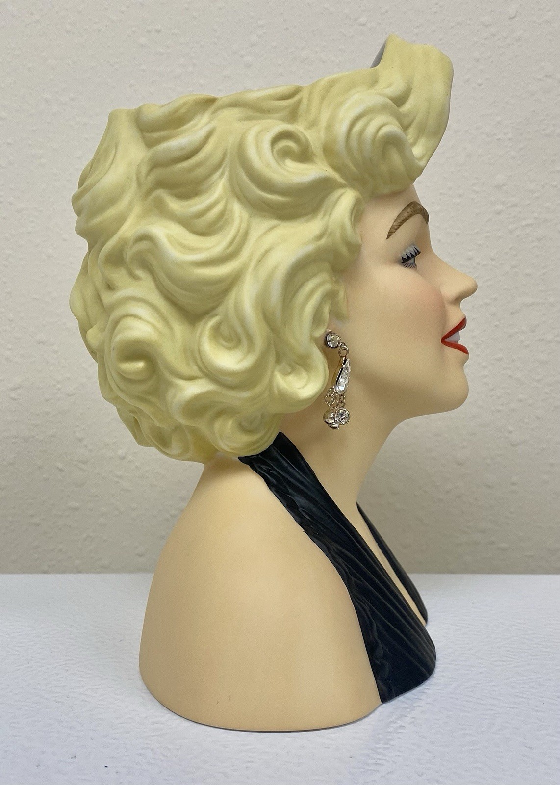 Marilyn Monroe 7” Porcelain Head Vase Black Dress Original Box & Earrings MINT